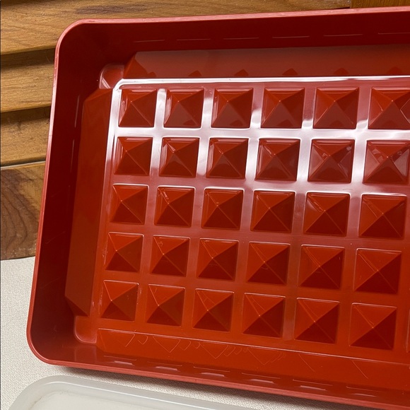 Vintage Tupperware Meat Storage Container - Picture 8 of 15